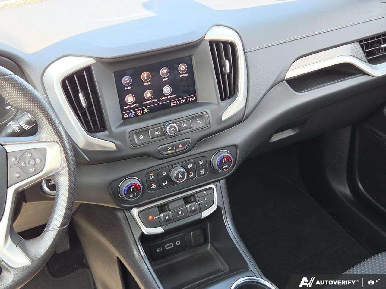 2024 GMC Terrain SLE   OFF LEASE   WELL MAINTAINED   CARPLAY Photo