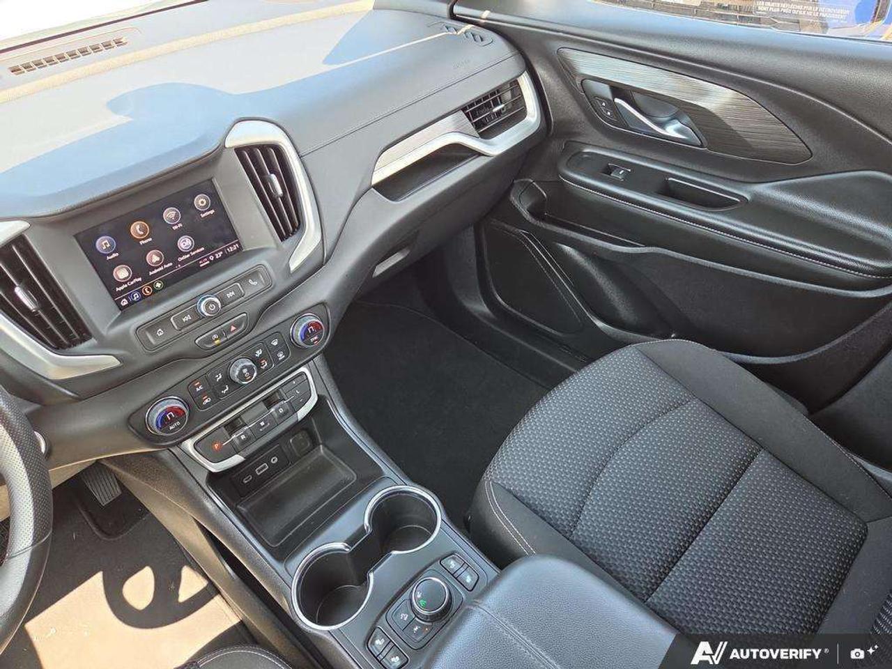 2024 GMC Terrain SLE   OFF LEASE   WELL MAINTAINED   CARPLAY Photo