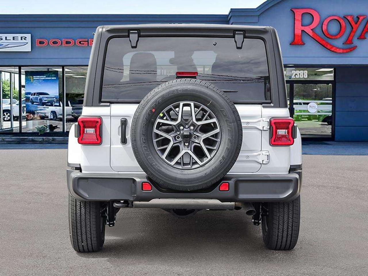 2024 Jeep Wrangler Sahara Photo