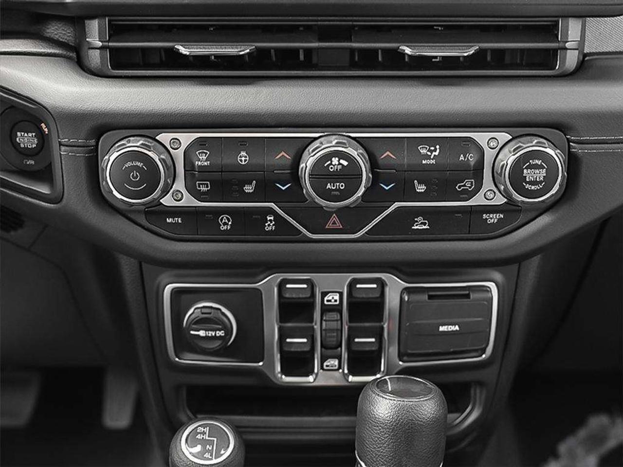 2024 Jeep Wrangler Sahara Photo