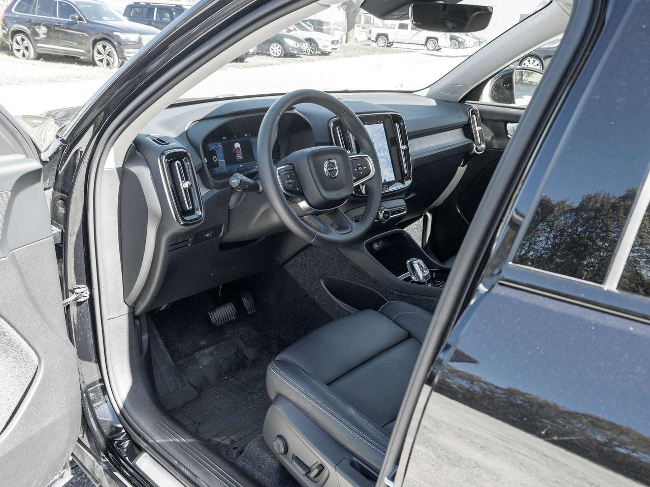2025 Volvo XC40 PLUS^NOT Ex-Daily Rental^OFF LEASE^Rate fr 2.99%* Photo