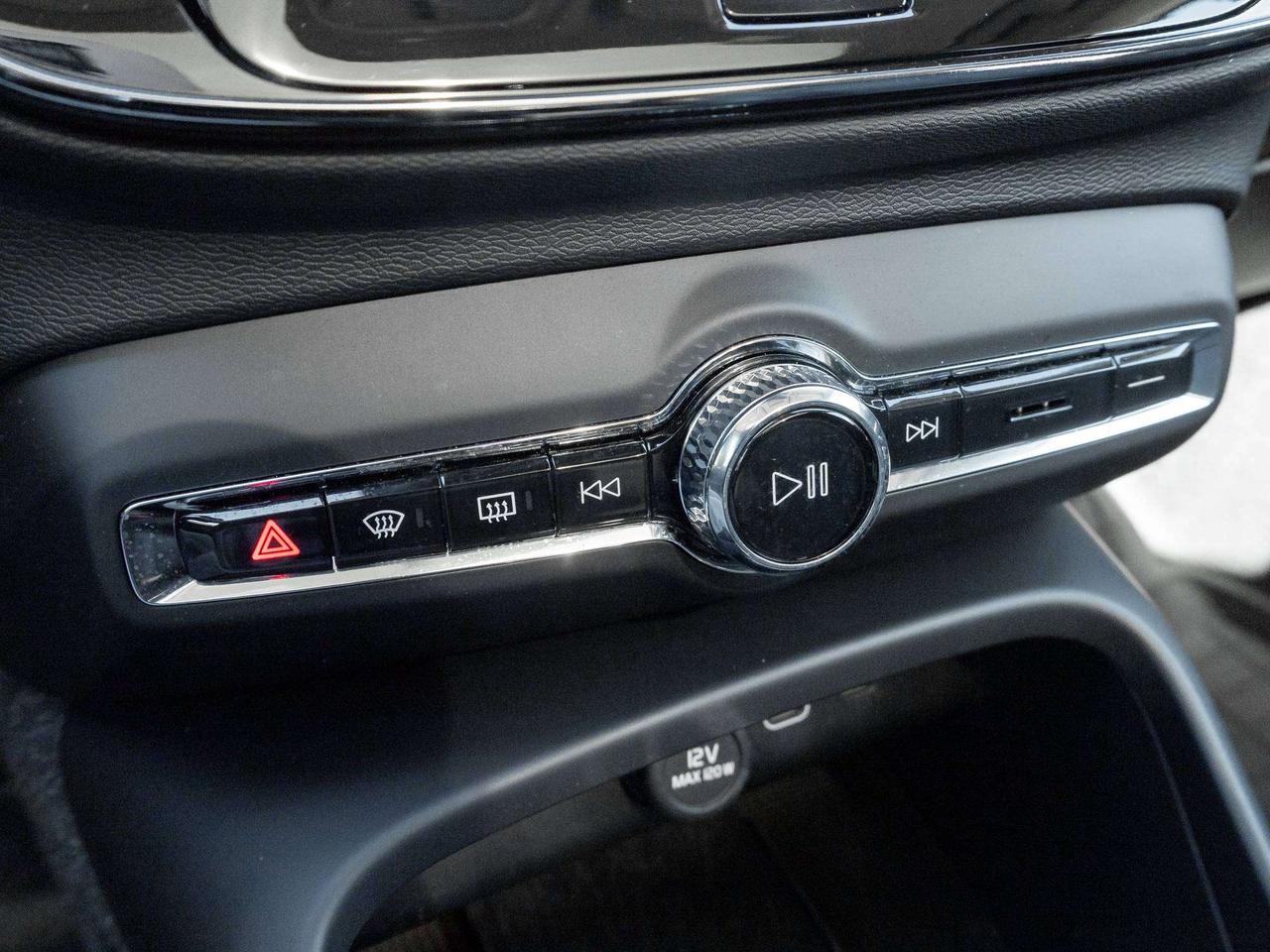 2025 Volvo XC40 PLUS^NOT Ex-Daily Rental^OFF LEASE^Rate fr 2.99%* Photo
