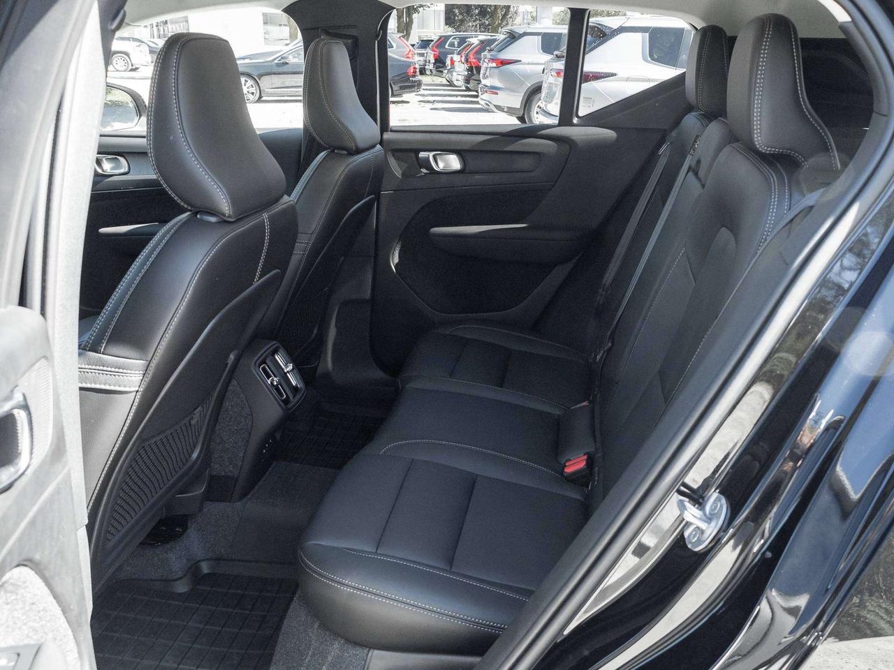 2025 Volvo XC40 PLUS^NOT Ex-Daily Rental^OFF LEASE^Rate fr 2.99%* Photo