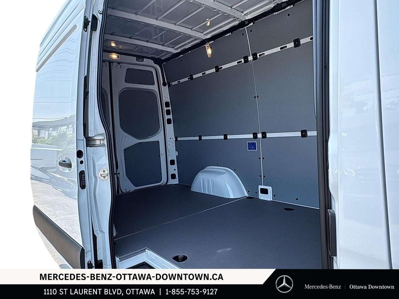 2026 Mercedes-Benz Sprinter 2500 Standard Roof I4 Diesel 144 Photo