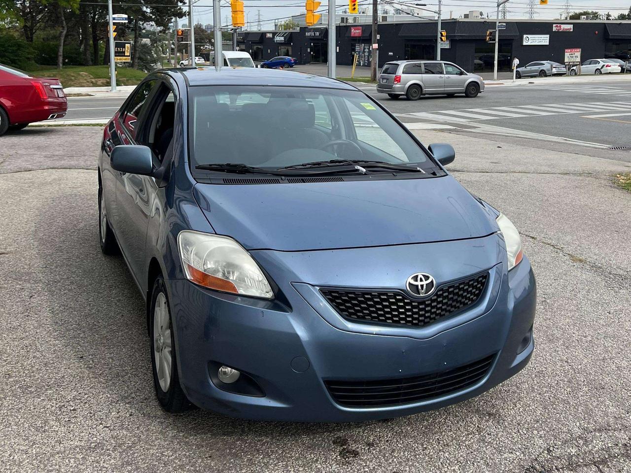 2009 Toyota Yaris 4DR SEDAN POWER WINDOWS AND LOCKS COLD AC Photo4