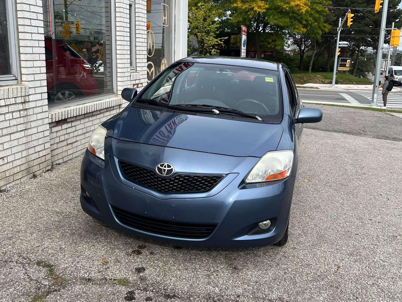 2009 Toyota Yaris 4DR SEDAN POWER WINDOWS AND LOCKS COLD AC Photo