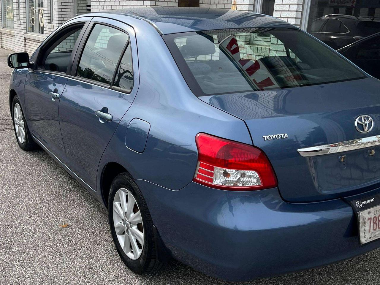 2009 Toyota Yaris 4DR SEDAN POWER WINDOWS AND LOCKS COLD AC Photo
