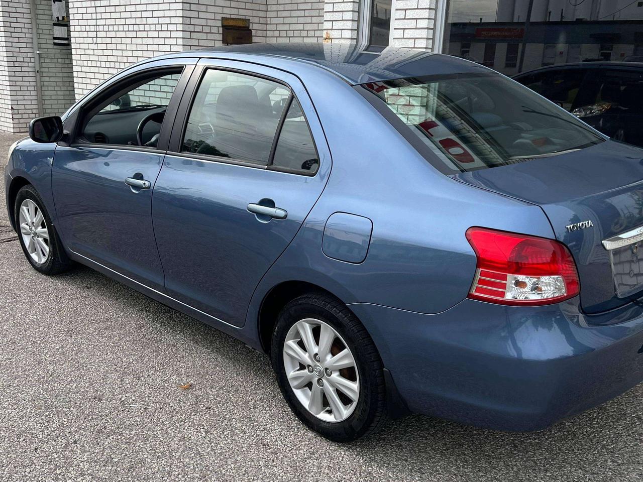 2009 Toyota Yaris 4DR SEDAN POWER WINDOWS AND LOCKS COLD AC Photo