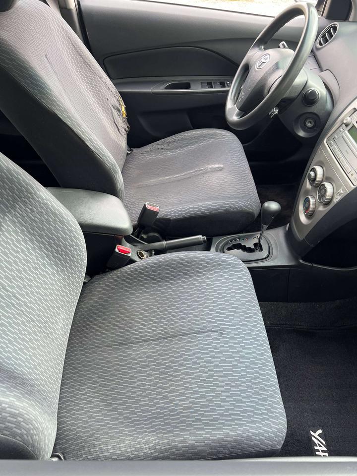 2009 Toyota Yaris 4DR SEDAN POWER WINDOWS AND LOCKS COLD AC Photo