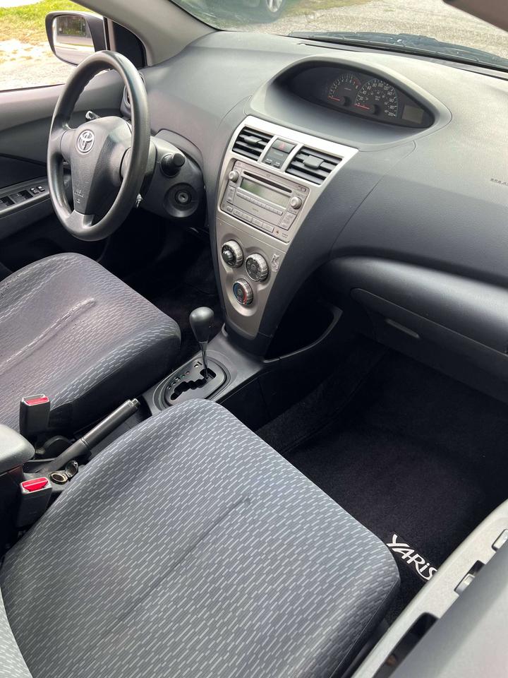 2009 Toyota Yaris 4DR SEDAN POWER WINDOWS AND LOCKS COLD AC Photo