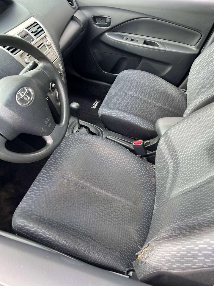2009 Toyota Yaris 4DR SEDAN POWER WINDOWS AND LOCKS COLD AC Photo