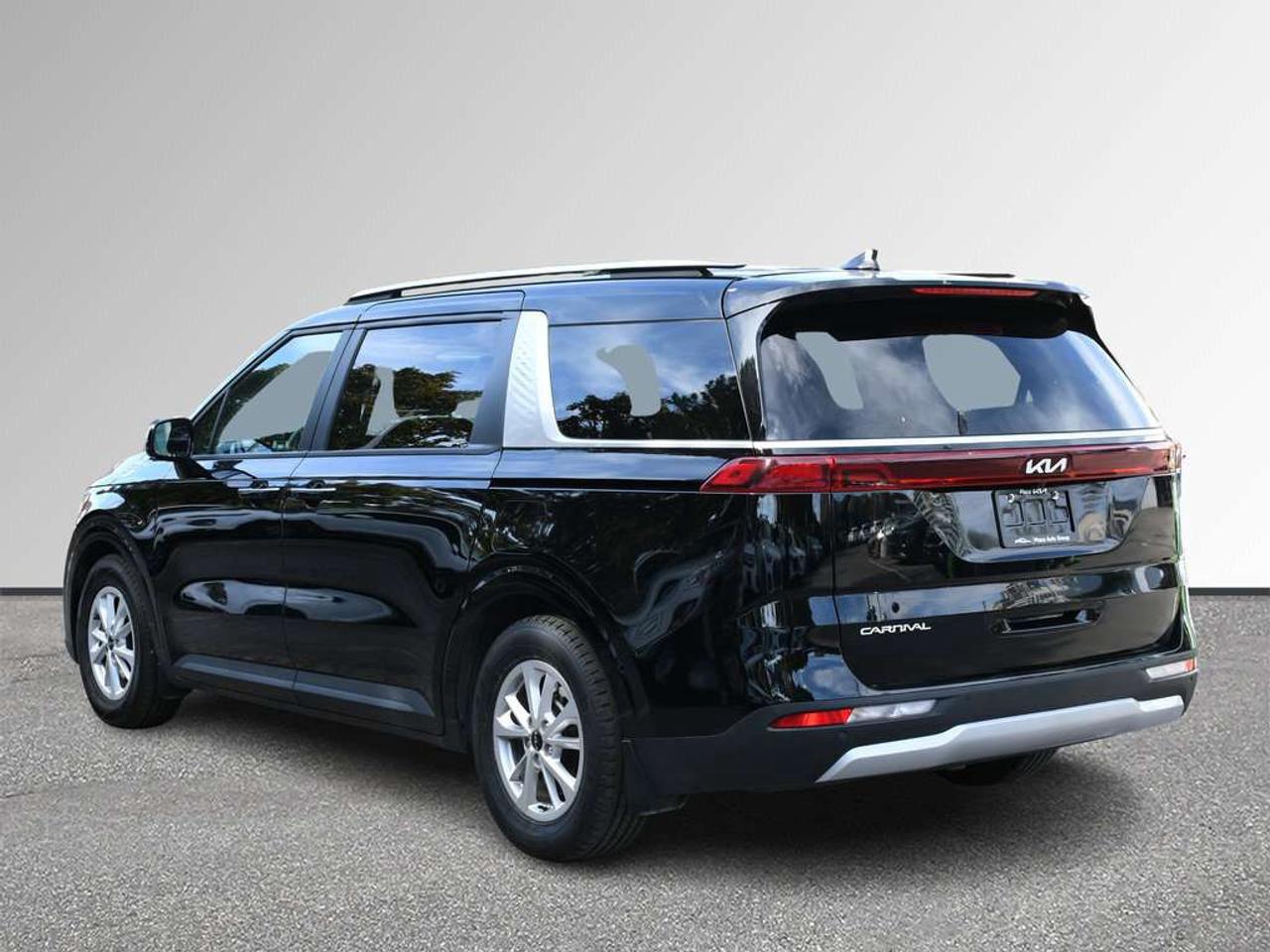 2024 Kia Carnival *Dual Power Doors   Smart Liftgate   Heated Wheel* Photo