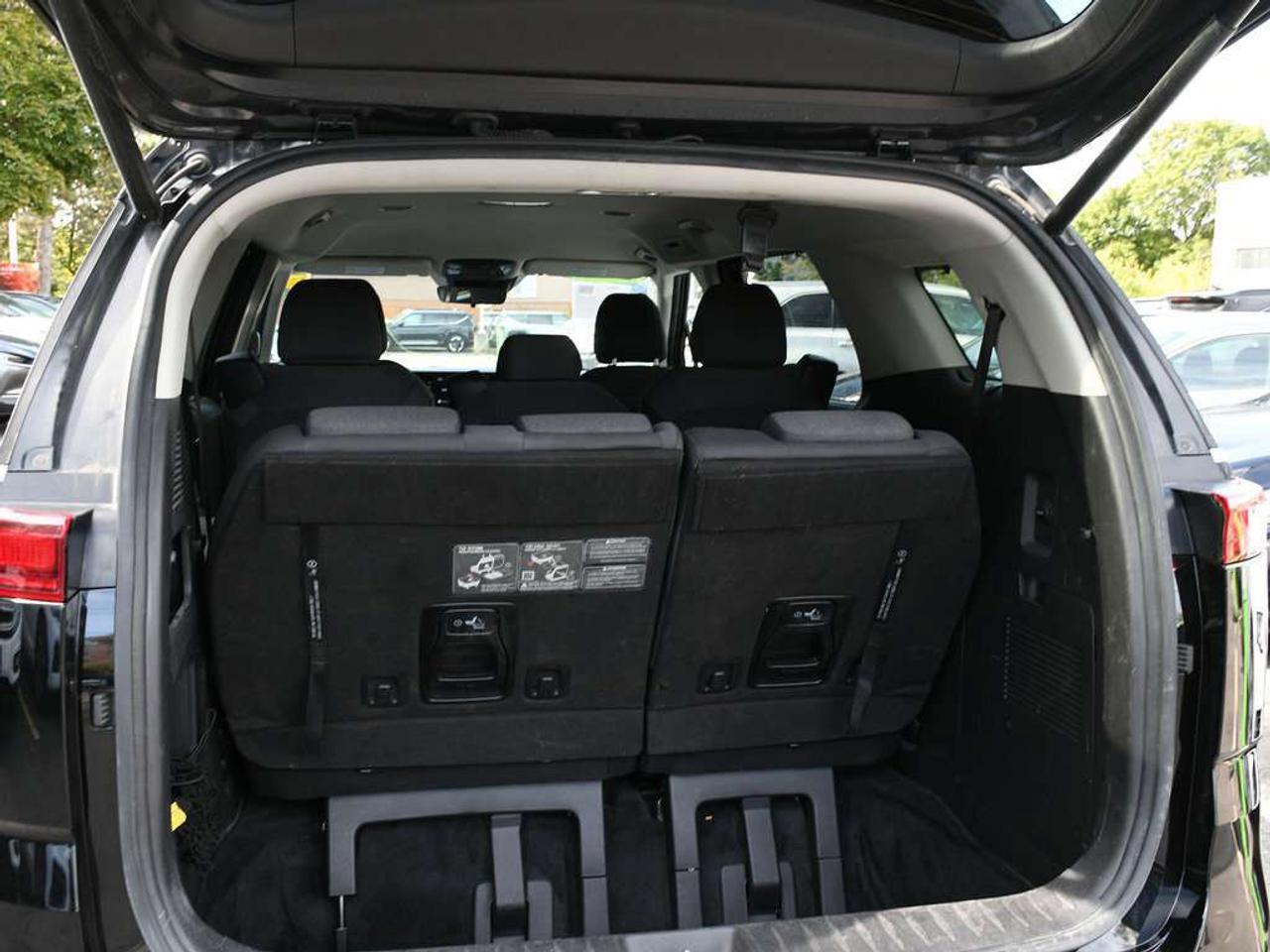 2024 Kia Carnival *Dual Power Doors   Smart Liftgate   Heated Wheel* Photo