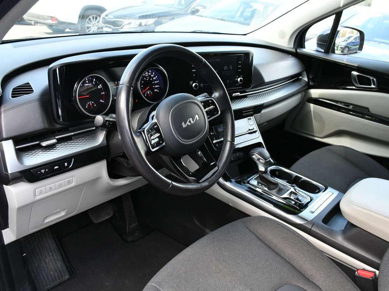 2024 Kia Carnival *Dual Power Doors   Smart Liftgate   Heated Wheel* Photo