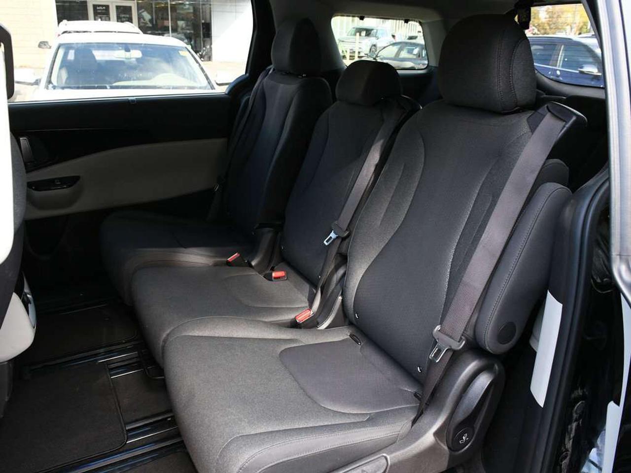 2024 Kia Carnival *Dual Power Doors   Smart Liftgate   Heated Wheel* Photo