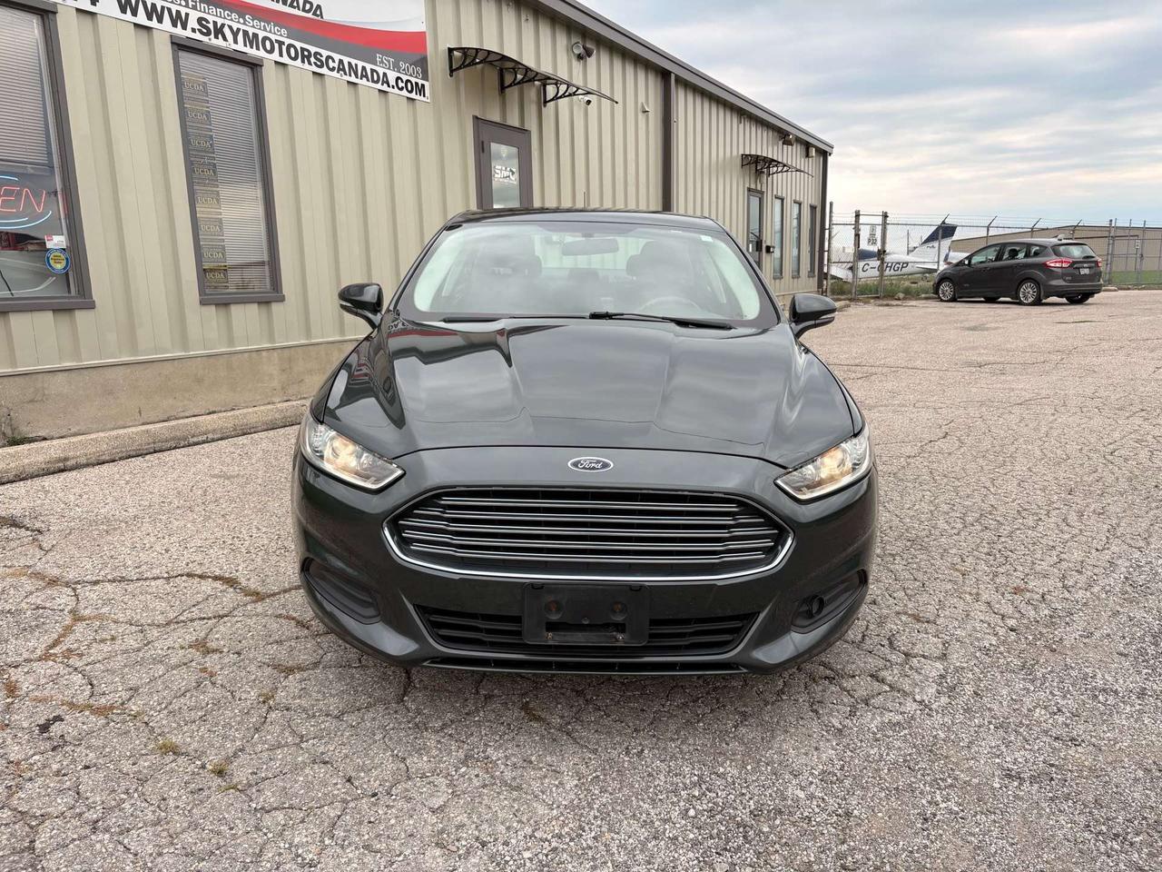 2015 Ford Fusion SE Photo1