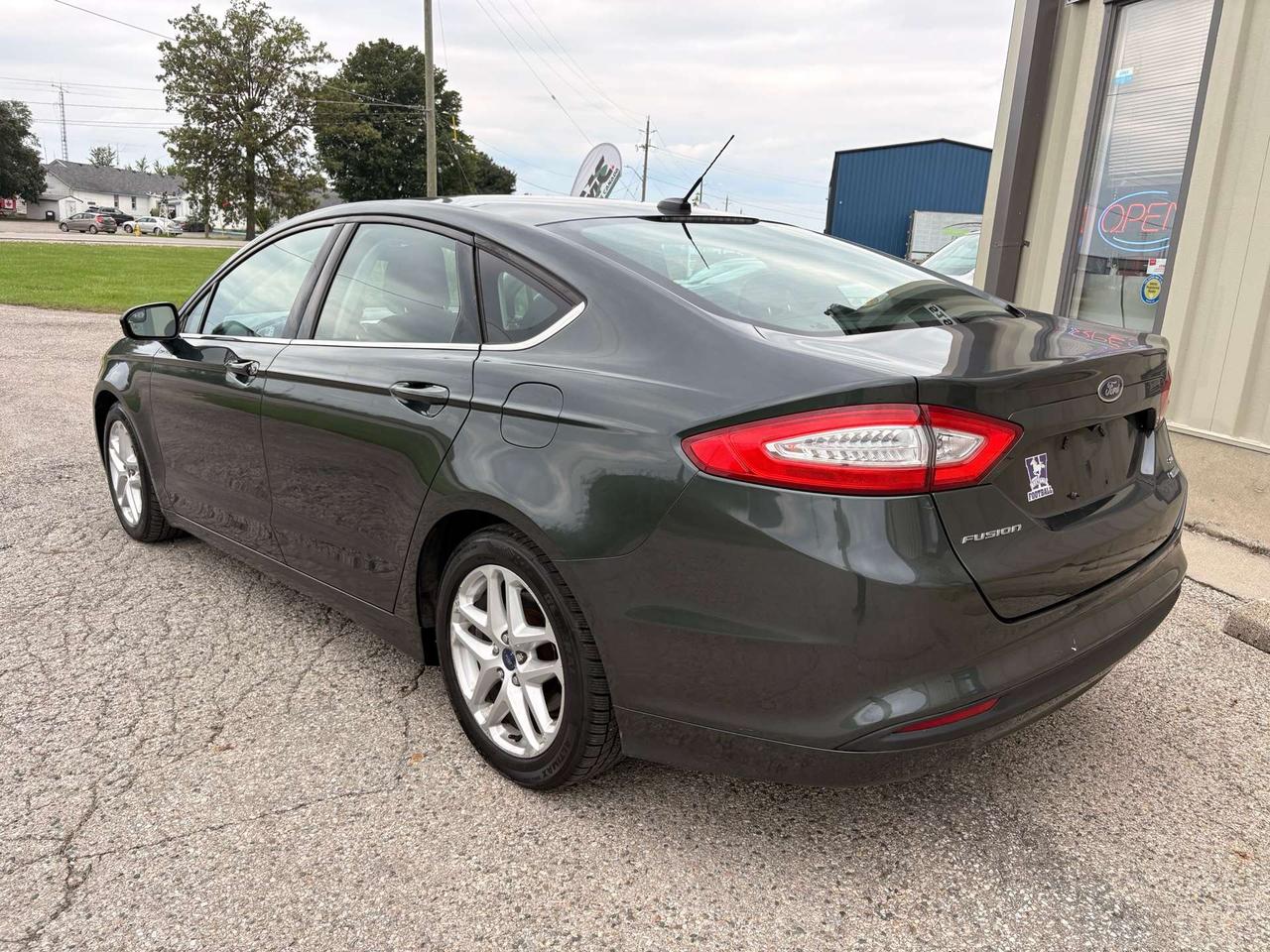 2015 Ford Fusion SE Photo