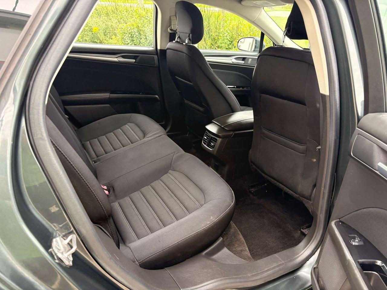2015 Ford Fusion SE Photo