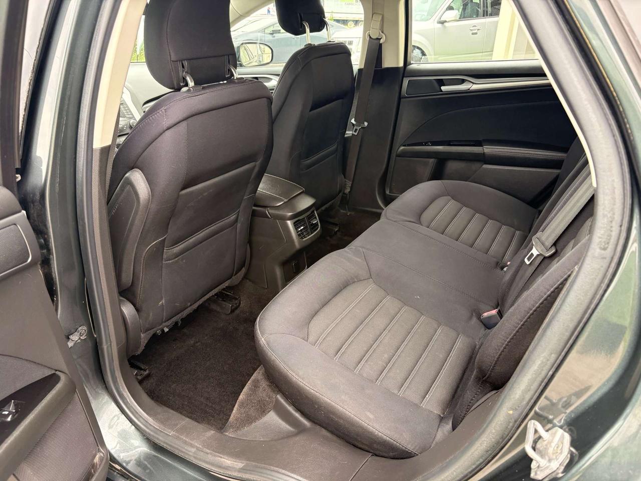 2015 Ford Fusion SE Photo