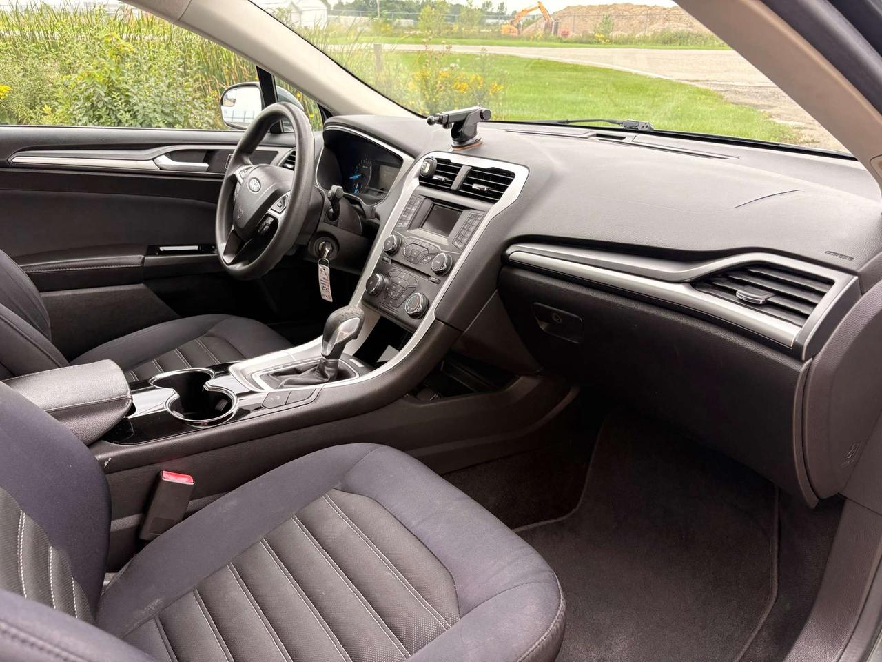 2015 Ford Fusion SE Photo