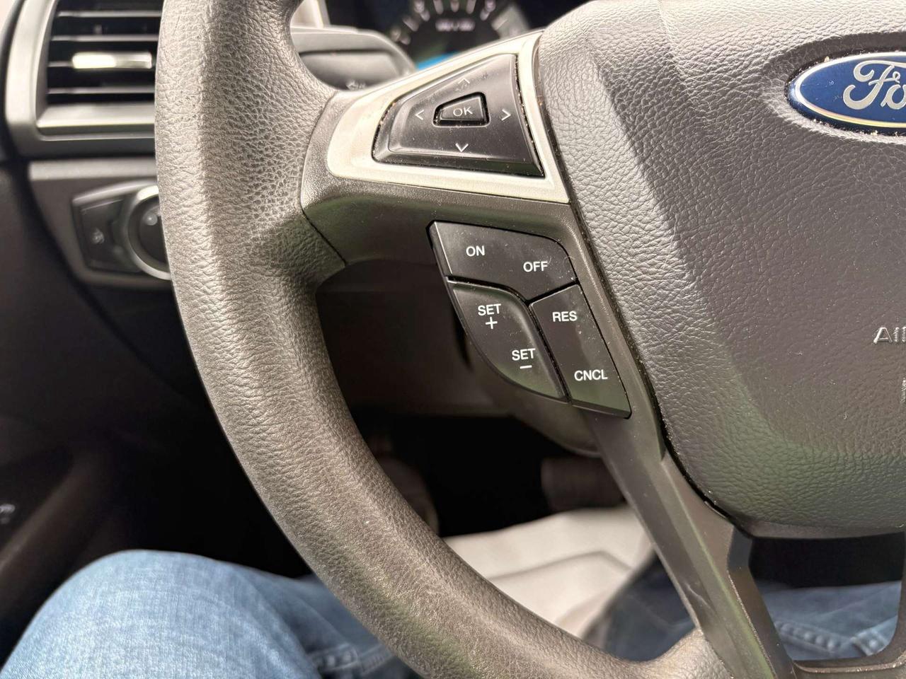 2015 Ford Fusion SE Photo