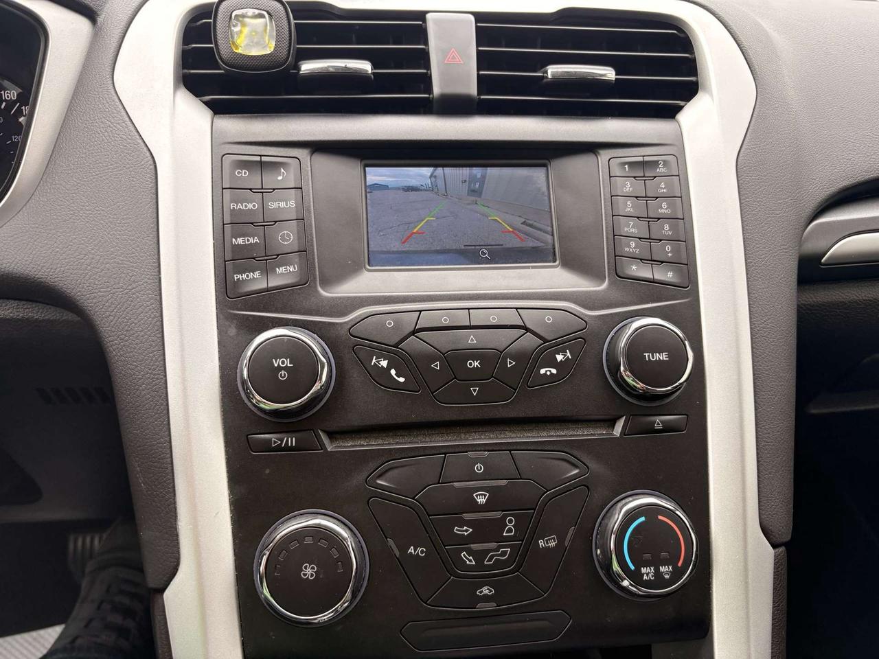 2015 Ford Fusion SE Photo