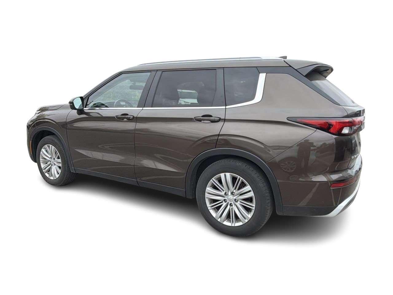 2024 Mitsubishi Outlander SE S-AWC FINANCED PRICE ADVERTISED   PANO SUNROOF   SUEDE/LEATHER SEATS   2 SET TIRES   HEAT STEER Photo