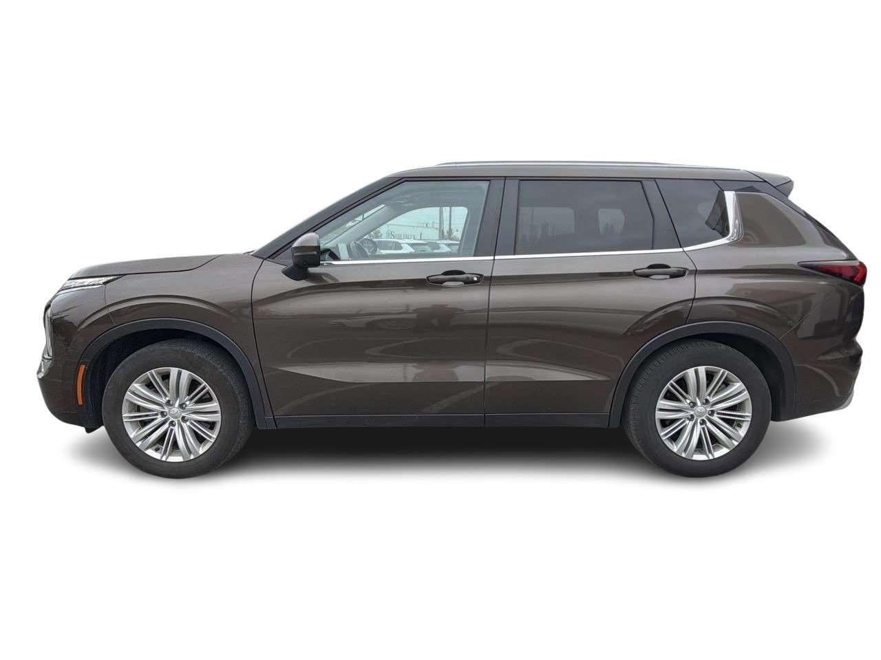 2024 Mitsubishi Outlander SE S-AWC FINANCED PRICE ADVERTISED   PANO SUNROOF   SUEDE/LEATHER SEATS   2 SET TIRES   HEAT STEER Photo