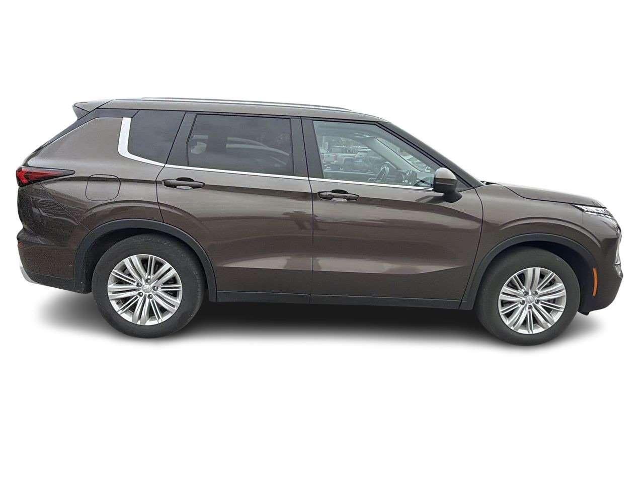 2024 Mitsubishi Outlander SE S-AWC FINANCED PRICE ADVERTISED   PANO SUNROOF   SUEDE/LEATHER SEATS   2 SET TIRES   HEAT STEER Photo