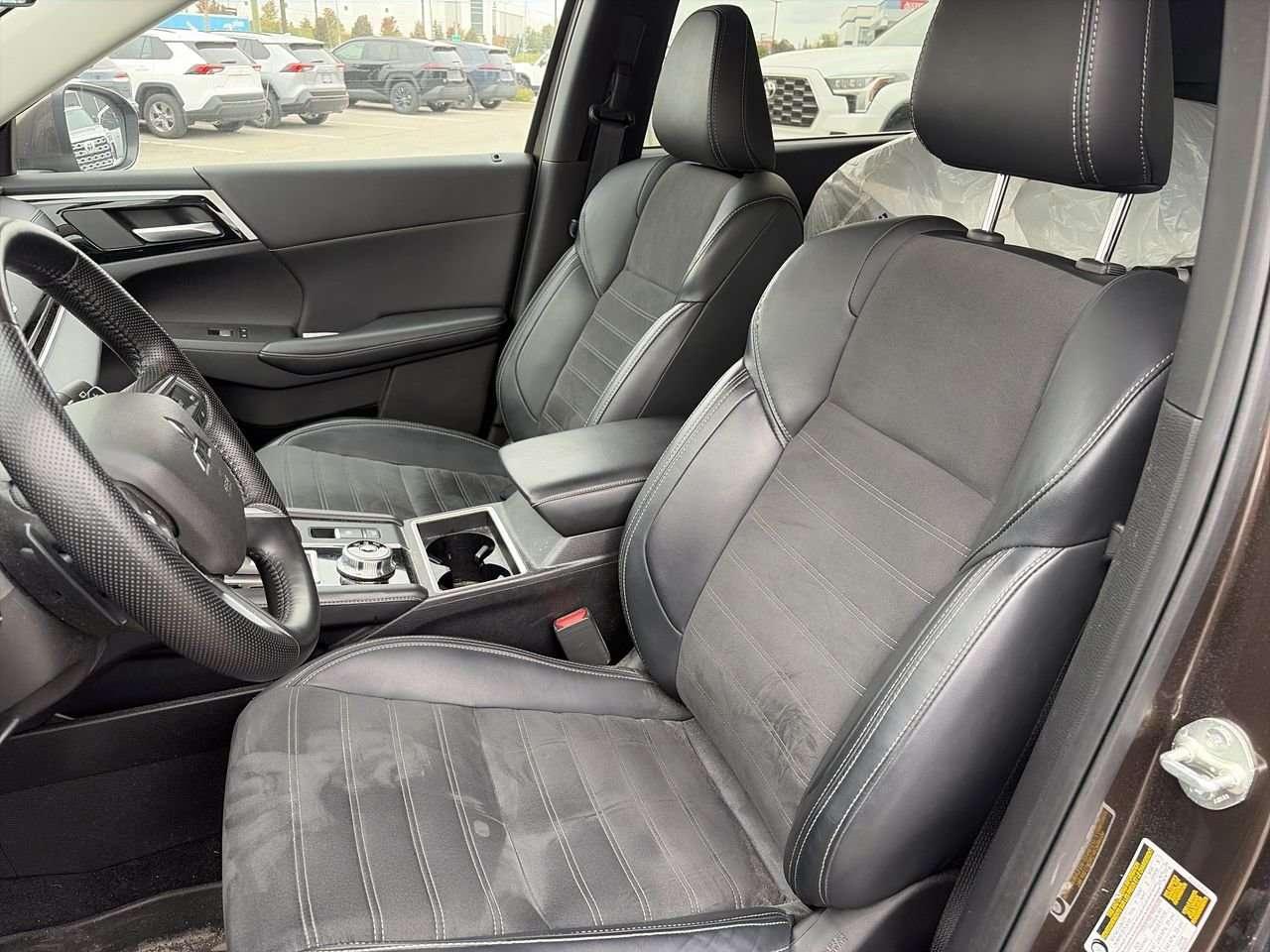 2024 Mitsubishi Outlander SE S-AWC FINANCED PRICE ADVERTISED   PANO SUNROOF   SUEDE/LEATHER SEATS   2 SET TIRES   HEAT STEER Photo