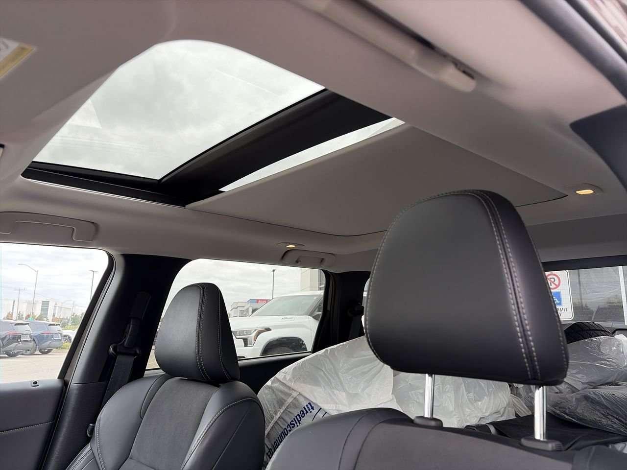 2024 Mitsubishi Outlander SE S-AWC FINANCED PRICE ADVERTISED   PANO SUNROOF   SUEDE/LEATHER SEATS   2 SET TIRES   HEAT STEER Photo