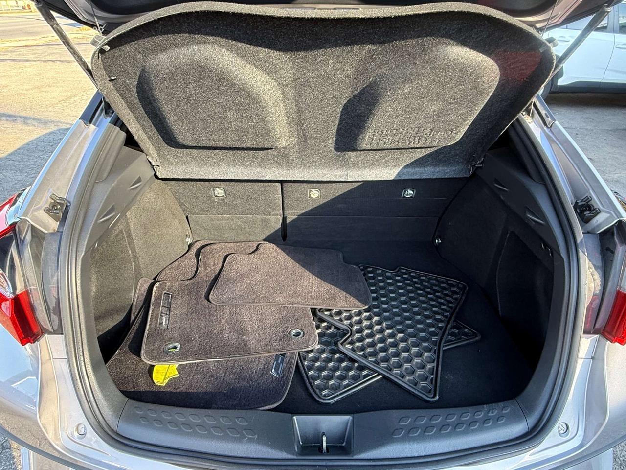 2019 Toyota C-HR XLE *CERTIFIED* Photo