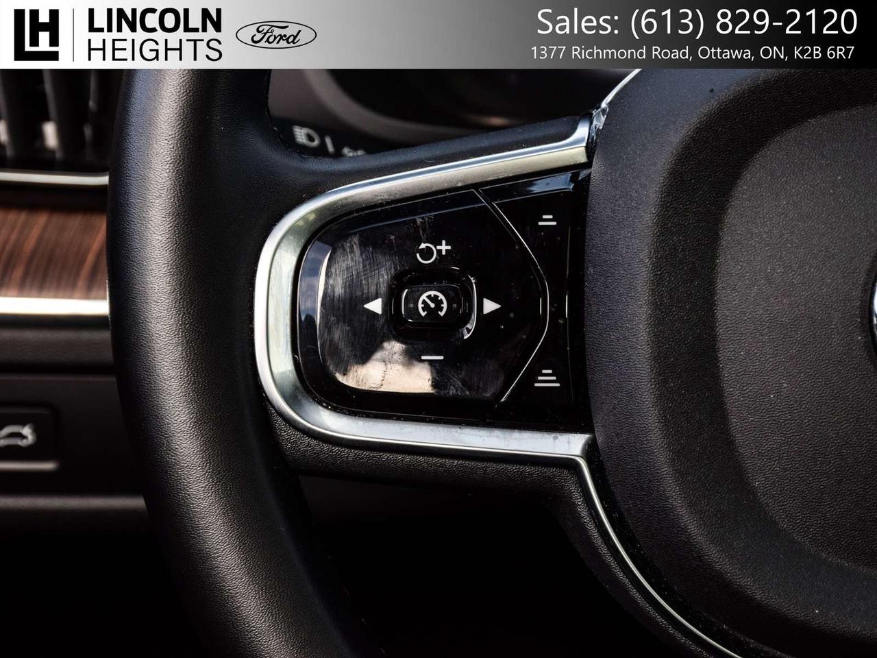 2024 Volvo XC60 Plus Dark Theme Photo
