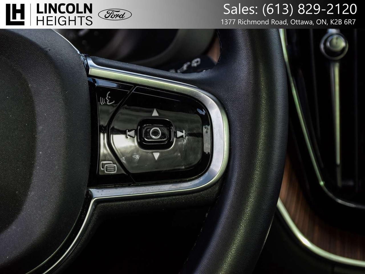 2024 Volvo XC60 Plus Dark Theme Photo