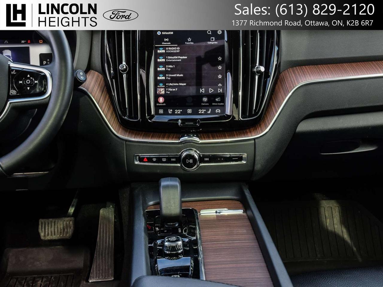 2024 Volvo XC60 Plus Dark Theme Photo