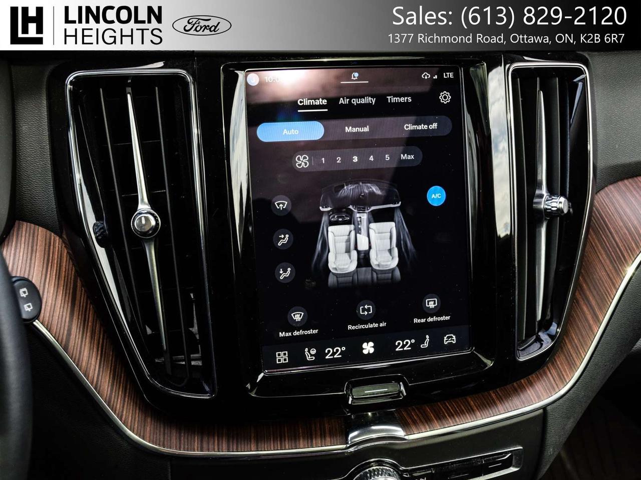 2024 Volvo XC60 Plus Dark Theme Photo