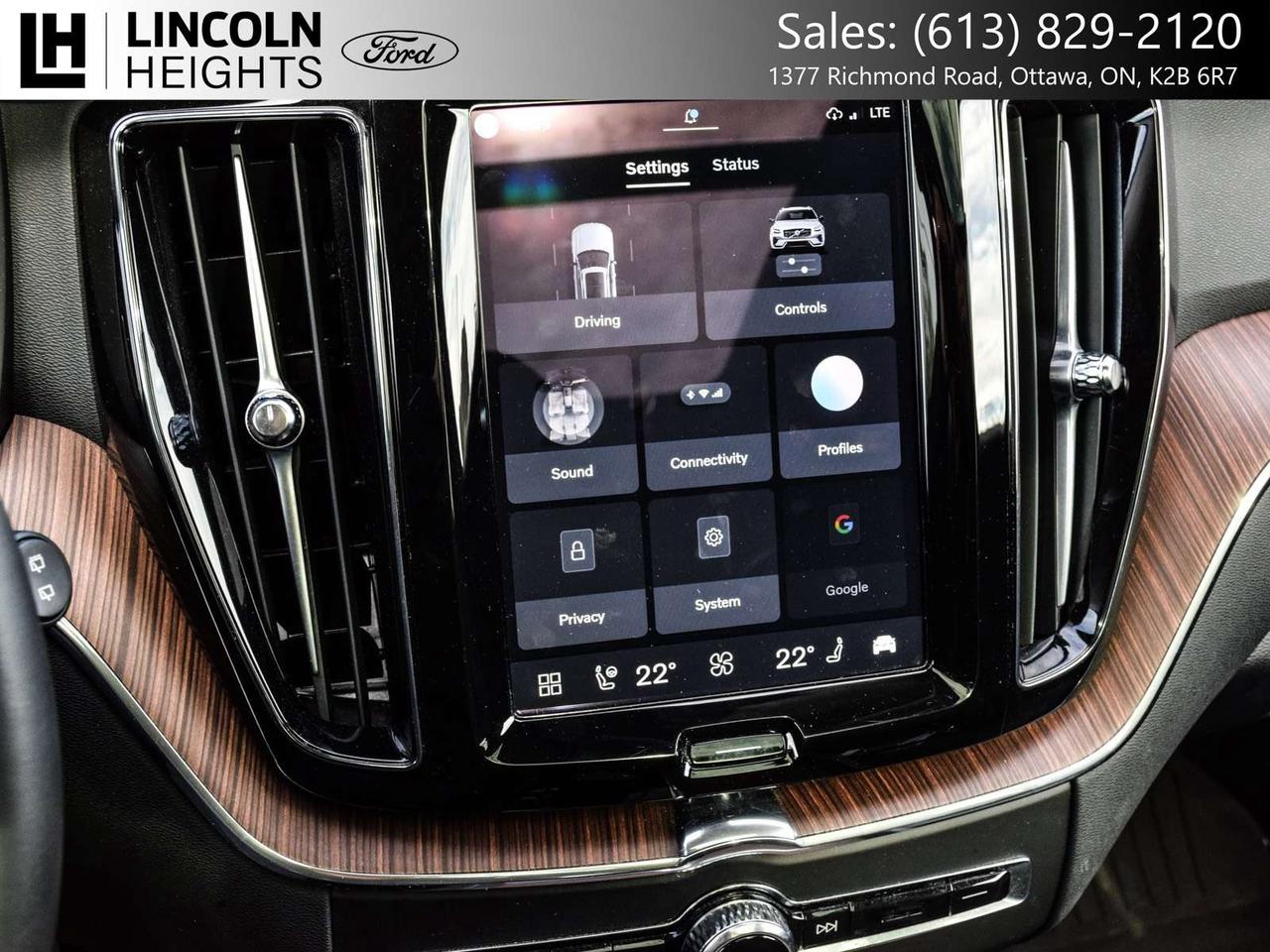 2024 Volvo XC60 Plus Dark Theme Photo