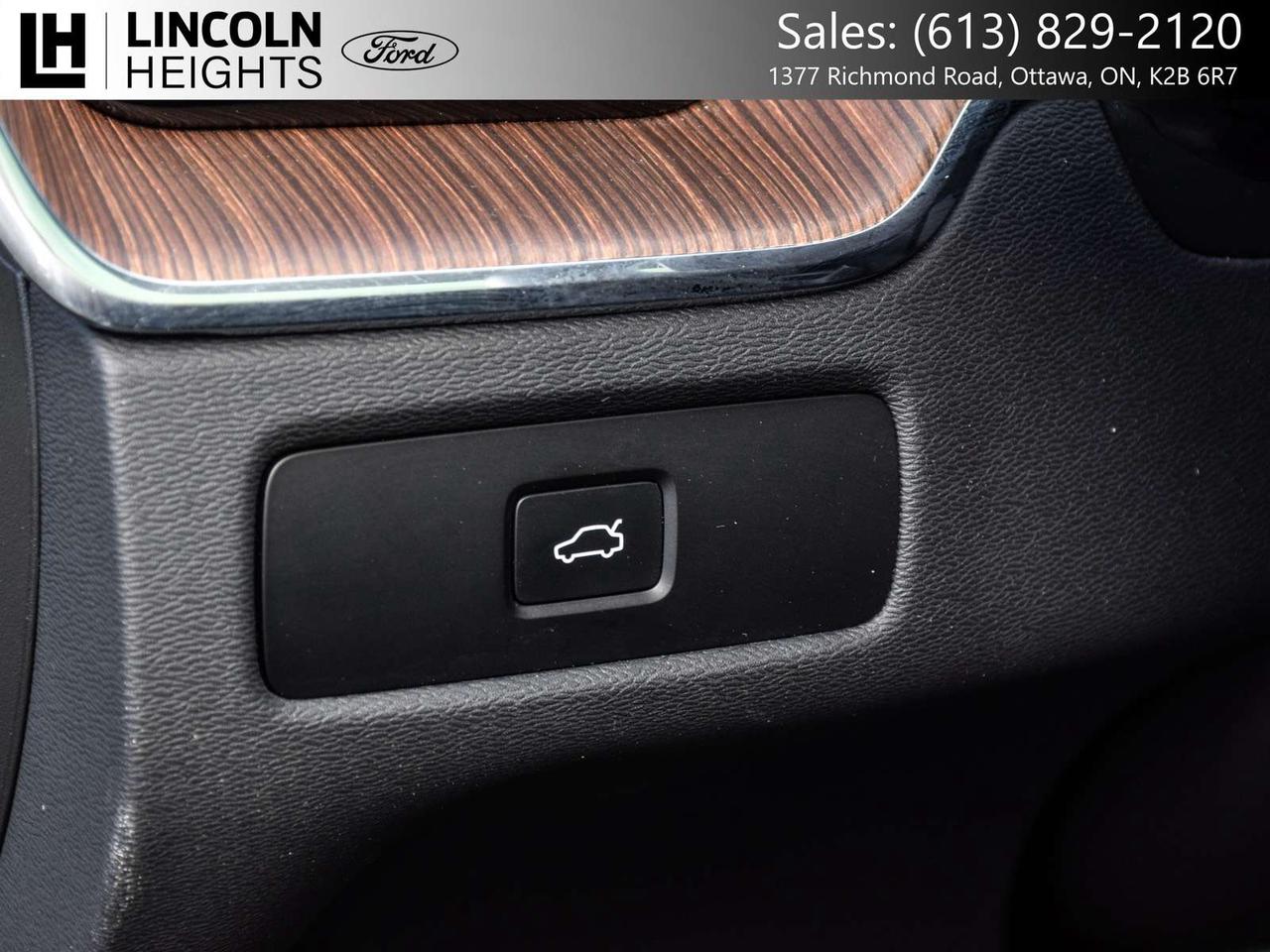 2024 Volvo XC60 Plus Dark Theme Photo