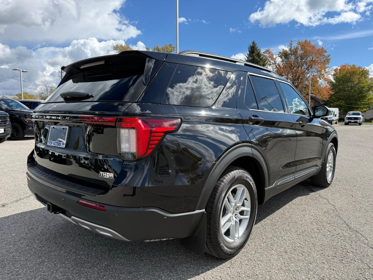 2027 Ford Explorer Active w/200A Pkg 4WD Photo