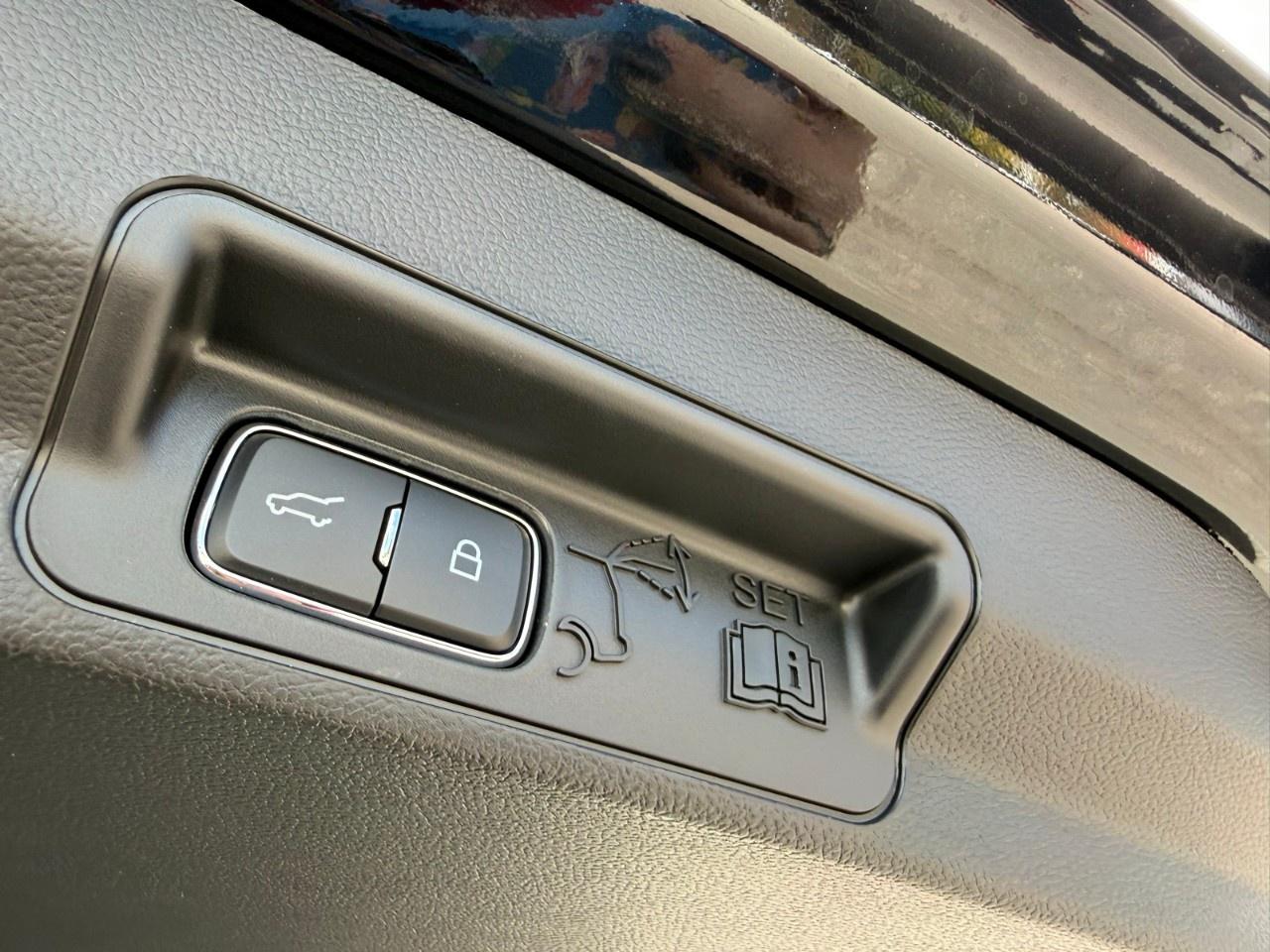 2027 Ford Explorer Active w/200A Pkg 4WD Photo