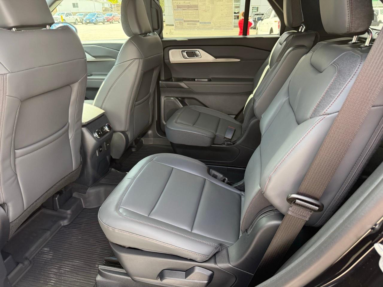 2027 Ford Explorer Active w/200A Pkg 4WD Photo