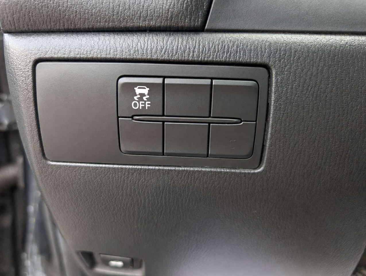 2014 Mazda 3 GS-SKY (No Accidents) Photo