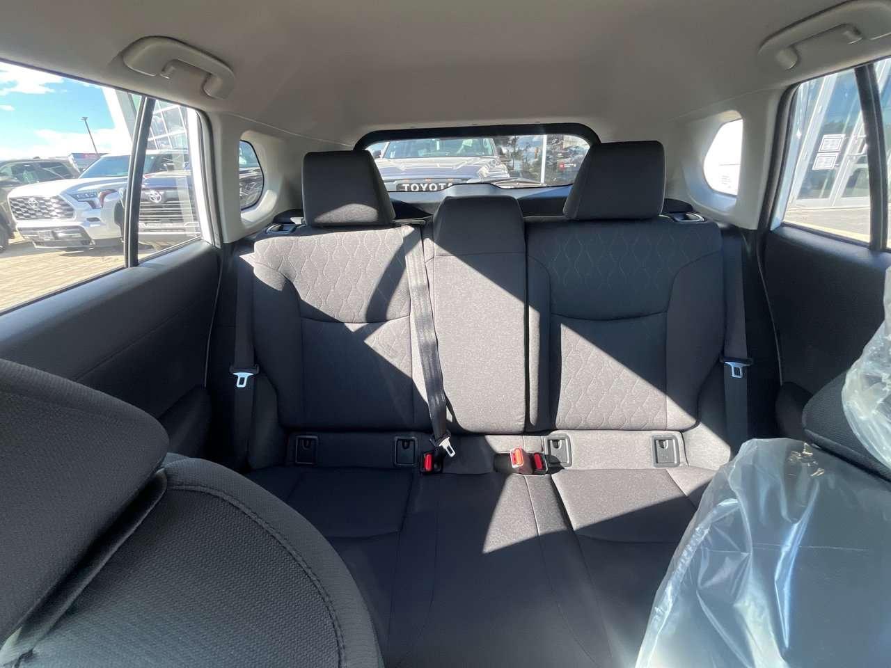2026 Toyota Corolla Cross LE FWD 8MULTIMEDIA SCREEN   HEAT SEATS   HEAT STEER   WIRELESS CARPLAY/ANDROID AUTO   BLINDSPOT MONITOR Photo
