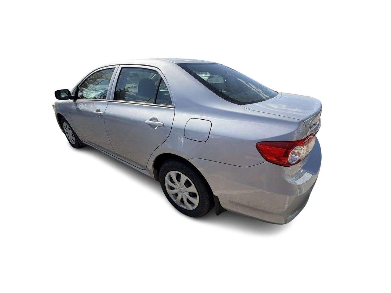2012 Toyota Corolla 4-door Sedan LE 4A FWD   CLOTH   CD PLAYER   BLUETOOTH CONNECT Photo