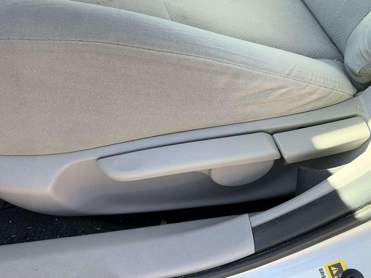 2012 Toyota Corolla 4-door Sedan LE 4A FWD   CLOTH   CD PLAYER   BLUETOOTH CONNECT Photo