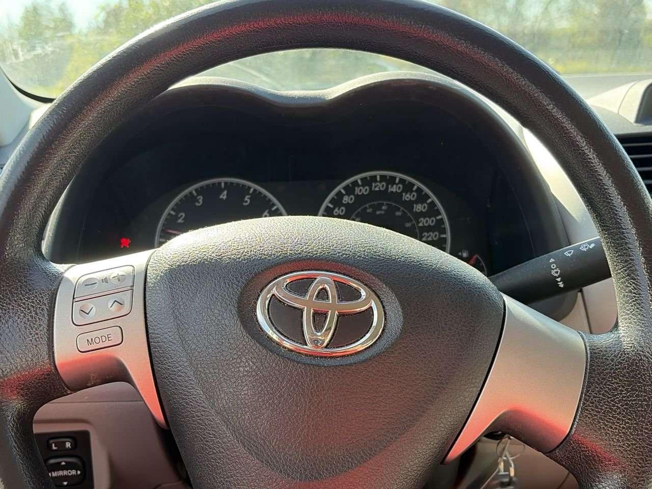 2012 Toyota Corolla 4-door Sedan LE 4A FWD   CLOTH   CD PLAYER   BLUETOOTH CONNECT Photo