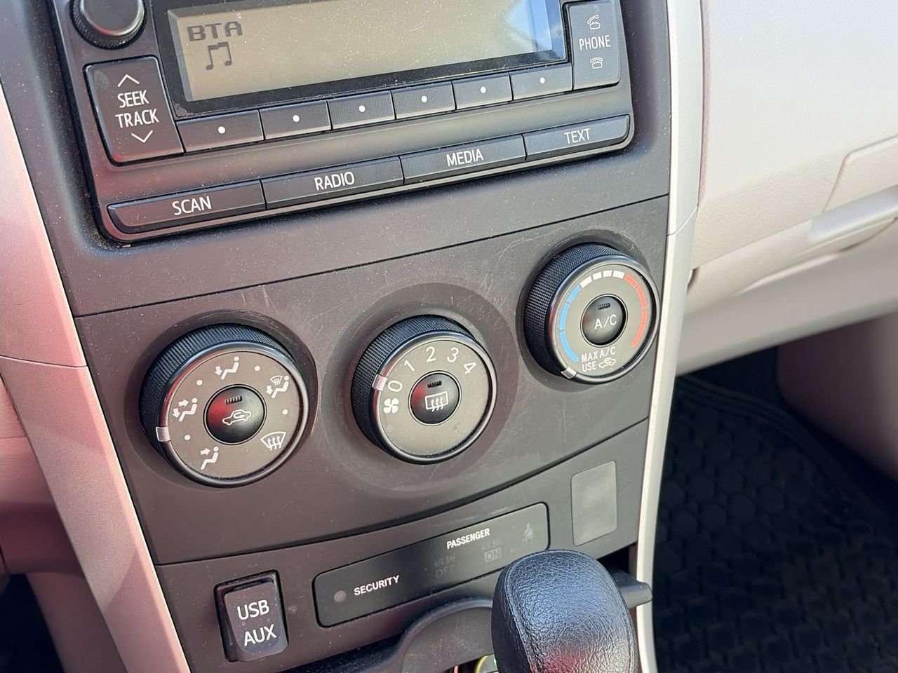 2012 Toyota Corolla 4-door Sedan LE 4A FWD   CLOTH   CD PLAYER   BLUETOOTH CONNECT Photo