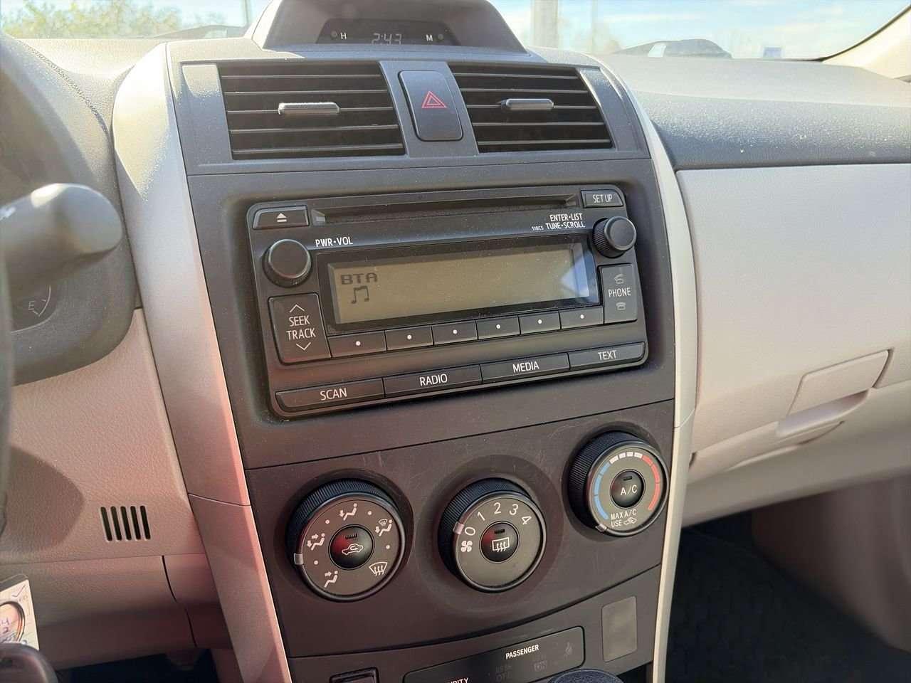 2012 Toyota Corolla 4-door Sedan LE 4A FWD   CLOTH   CD PLAYER   BLUETOOTH CONNECT Photo