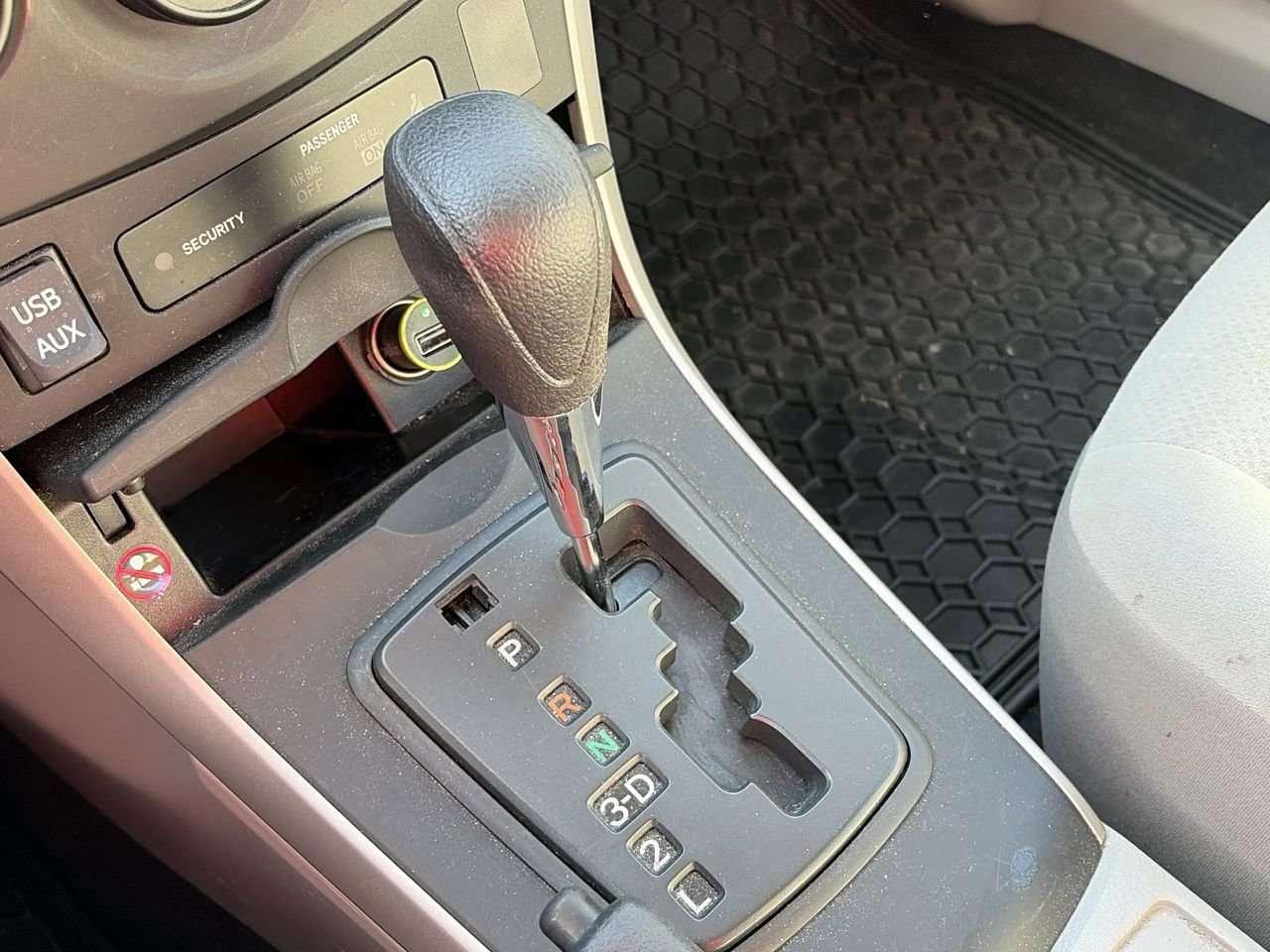 2012 Toyota Corolla 4-door Sedan LE 4A FWD   CLOTH   CD PLAYER   BLUETOOTH CONNECT Photo