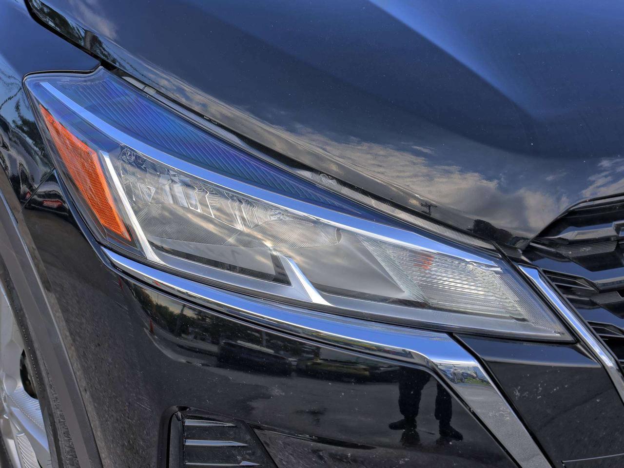 2025 Nissan Kicks S Photo4